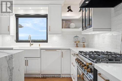 6346 Clemens Road, Clarington, ON - Indoor Photo Showing Kitchen With Upgraded Kitchen