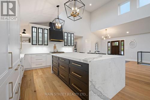 6346 Clemens Road, Clarington, ON - Indoor Photo Showing Kitchen With Upgraded Kitchen