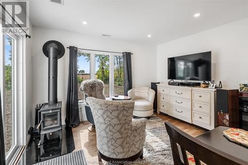 29338 Jane Road Unit# 2, Thamesville, ON - Indoor Photo Showing Living Room