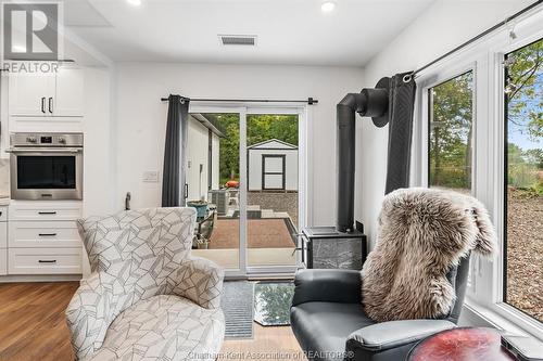 29338 Jane Road Unit# 2, Thamesville, ON - Indoor Photo Showing Living Room