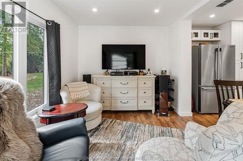 29338 Jane Road Unit# 2, Thamesville, ON - Indoor Photo Showing Living Room