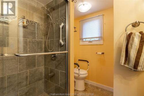 15-22220 Charing Cross Road, Chatham, ON - Indoor Photo Showing Bathroom