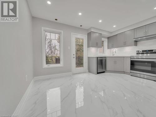 6020 Derry Road Unit# 70, Milton, ON - Indoor Photo Showing Kitchen