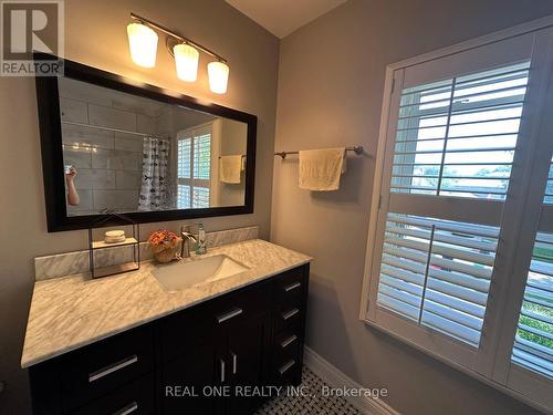 3944 Glamis Court, Mississauga, ON - Indoor Photo Showing Bathroom