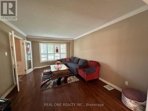 3944 Glamis Court, Mississauga, ON - Indoor Photo Showing Living Room