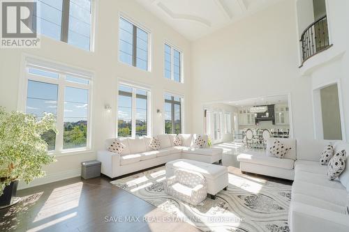 18 Autumn Olive Way, Brampton, ON - Indoor Photo Showing Living Room