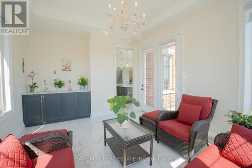 18 Autumn Olive Way, Brampton, ON - Indoor Photo Showing Living Room