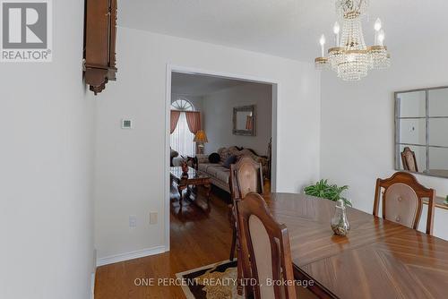 208 Josselyn Place, London, ON - Indoor Photo Showing Dining Room