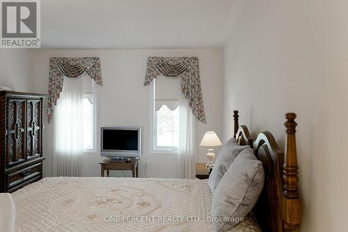 208 Josselyn Place, London, ON - Indoor Photo Showing Bedroom