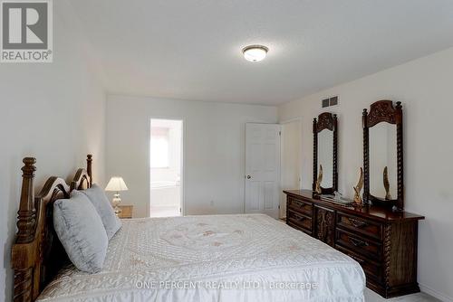 208 Josselyn Place, London, ON - Indoor Photo Showing Bedroom