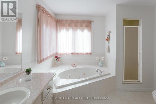 208 Josselyn Place, London, ON - Indoor Photo Showing Bathroom