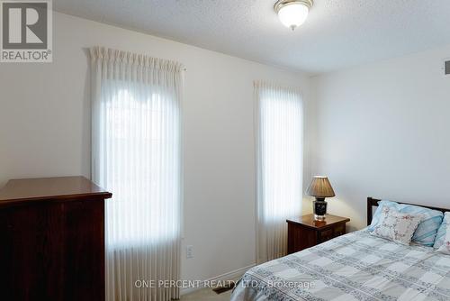 208 Josselyn Place, London, ON - Indoor Photo Showing Bedroom