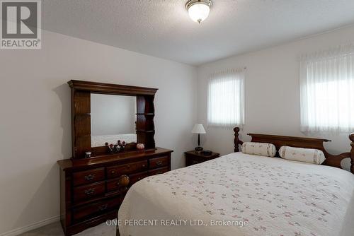 208 Josselyn Place, London, ON - Indoor Photo Showing Bedroom