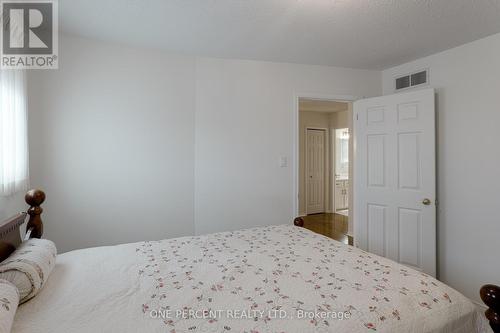 208 Josselyn Place, London, ON - Indoor Photo Showing Bedroom