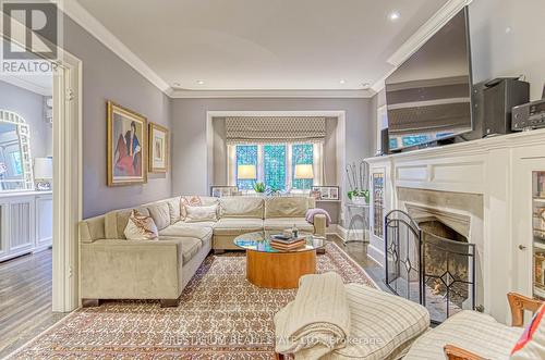 428 Castlefield Avenue, Toronto, ON - Indoor Photo Showing Living Room