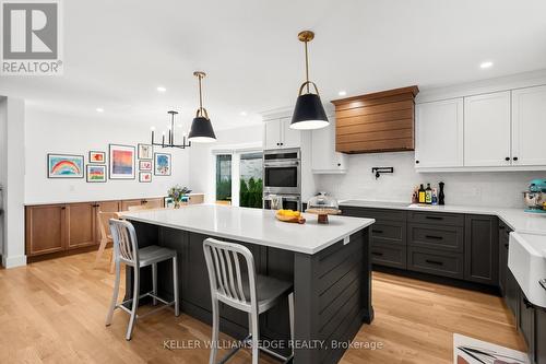 379 Devonshire Terrace, Hamilton, ON - Indoor Photo Showing Kitchen With Upgraded Kitchen