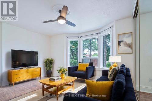 187 Fern Avenue, Toronto, ON - Indoor Photo Showing Living Room