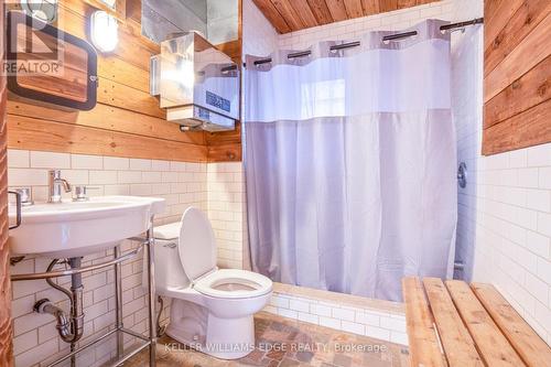 187 Fern Avenue, Toronto, ON - Indoor Photo Showing Bathroom