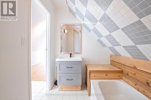 187 Fern Avenue, Toronto, ON - Indoor Photo Showing Bathroom