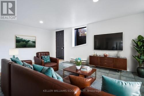 187 Fern Avenue, Toronto, ON - Indoor Photo Showing Living Room