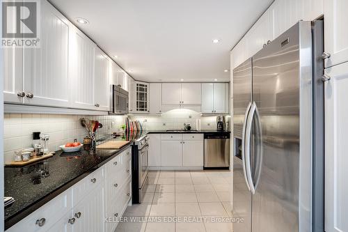 2 - 150 Wilson Street W, Hamilton, ON - Indoor Photo Showing Kitchen With Upgraded Kitchen