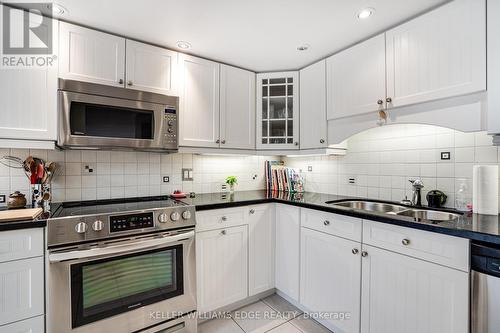 2 - 150 Wilson Street W, Hamilton, ON - Indoor Photo Showing Kitchen With Double Sink With Upgraded Kitchen