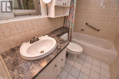 401 - 2411 New Street, Burlington, ON - Indoor Photo Showing Bathroom