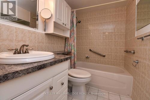 401 - 2411 New Street, Burlington, ON - Indoor Photo Showing Bathroom