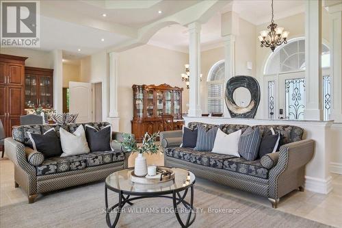 9893 Dickenson Road W, Hamilton, ON - Indoor Photo Showing Living Room