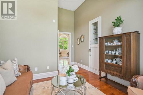 9893 Dickenson Road W, Hamilton, ON - Indoor Photo Showing Living Room