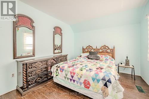 25 Brant Street, Hamilton, ON - Indoor Photo Showing Bedroom