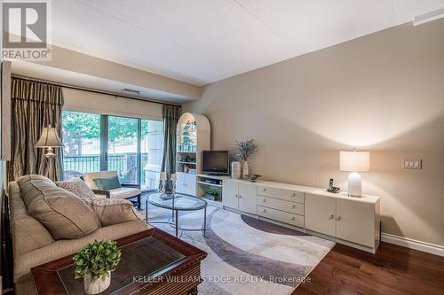 106 - 2085 Amherst Heights Drive, Burlington, ON - Indoor Photo Showing Living Room