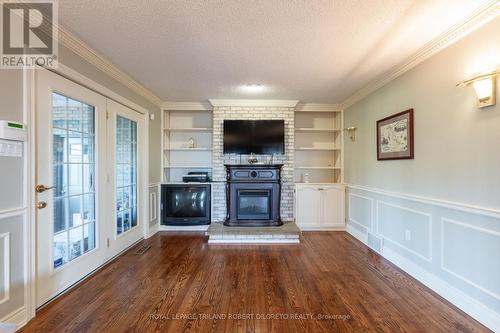 3480 Cuddy Drive, Adelaide Metcalfe, ON - Indoor Photo Showing Living Room With Fireplace