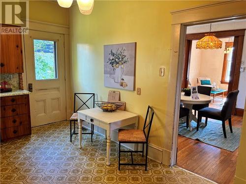 8 Montgomery Place, Smiths Falls, ON - Indoor Photo Showing Dining Room