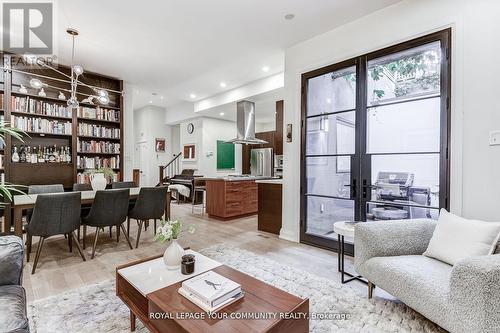 6 Croft Street, Toronto, ON - Indoor Photo Showing Living Room