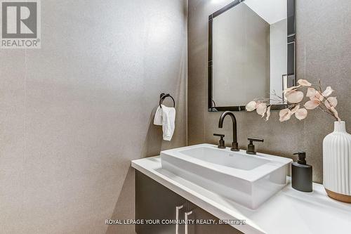 6 Croft Street, Toronto, ON - Indoor Photo Showing Bathroom