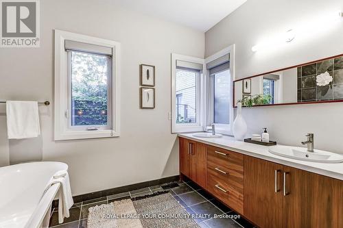 6 Croft Street, Toronto, ON - Indoor Photo Showing Bathroom