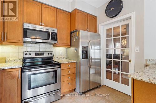 2232 Creekview Drive, Burlington, ON - Indoor Photo Showing Kitchen