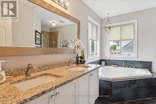 2232 Creekview Drive, Burlington, ON - Indoor Photo Showing Bathroom