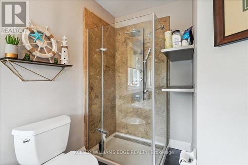 2232 Creekview Drive, Burlington, ON - Indoor Photo Showing Bathroom