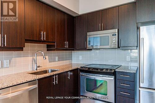 706 - 85 North Park Road, Vaughan, ON - Indoor Photo Showing Kitchen With Upgraded Kitchen