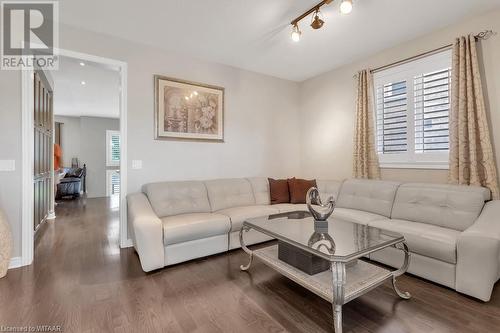 1024 Upper Thames Drive Drive, Woodstock, ON - Indoor Photo Showing Living Room