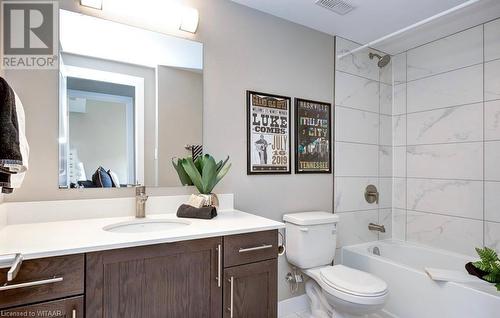 439 Athlone Avenue Unit# D8, Woodstock, ON - Indoor Photo Showing Bathroom