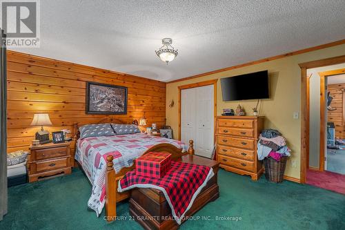 81 Lakeview Road, Bancroft, ON - Indoor Photo Showing Bedroom