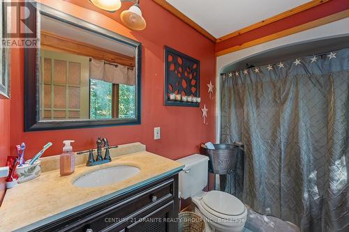 81 Lakeview Road, Bancroft, ON - Indoor Photo Showing Bathroom