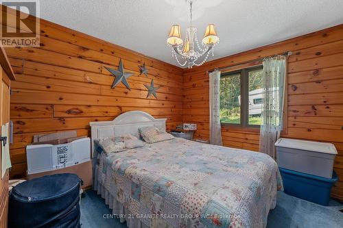 81 Lakeview Road, Bancroft, ON - Indoor Photo Showing Bedroom