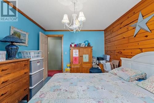 81 Lakeview Road, Bancroft, ON - Indoor Photo Showing Bedroom