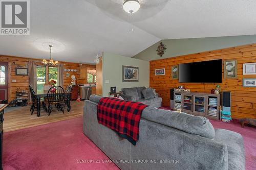 81 Lakeview Road, Bancroft, ON - Indoor Photo Showing Living Room