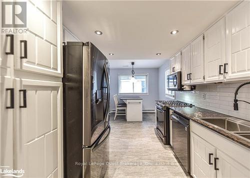 362 Tallwood Drive, Orillia, ON - Indoor Photo Showing Kitchen With Upgraded Kitchen