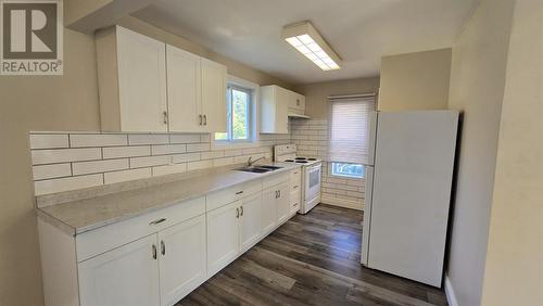 1092 Wellington St E, Sault Ste Marie, ON - Indoor Photo Showing Kitchen With Double Sink